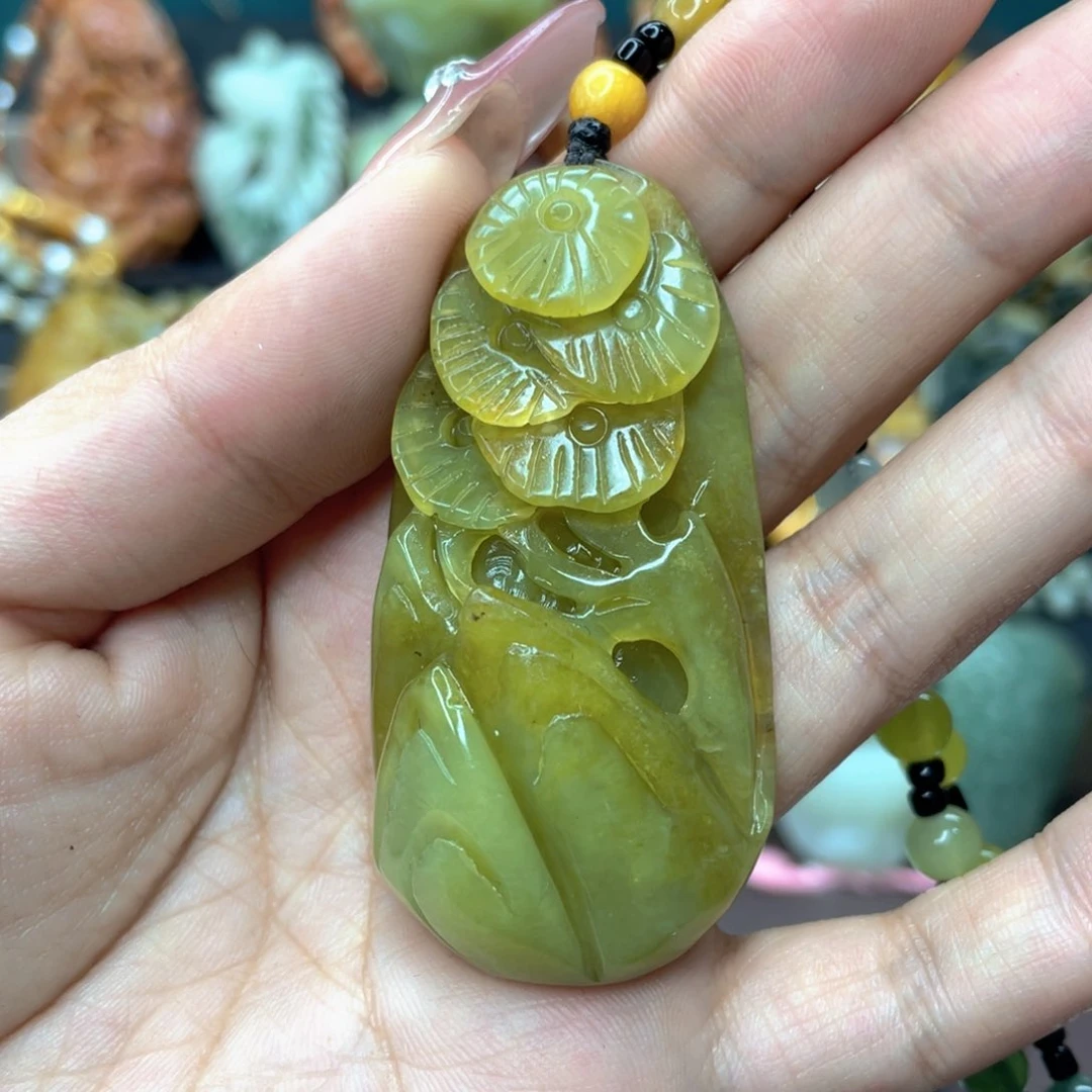 蛇纹石玉颈饰未镶嵌