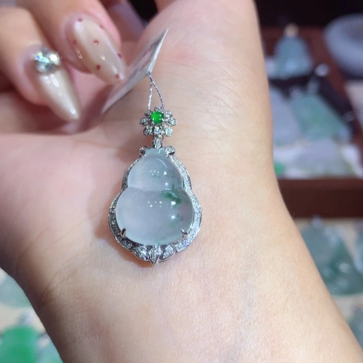 翡翠18K金镶嵌吊坠(不含链)葫芦