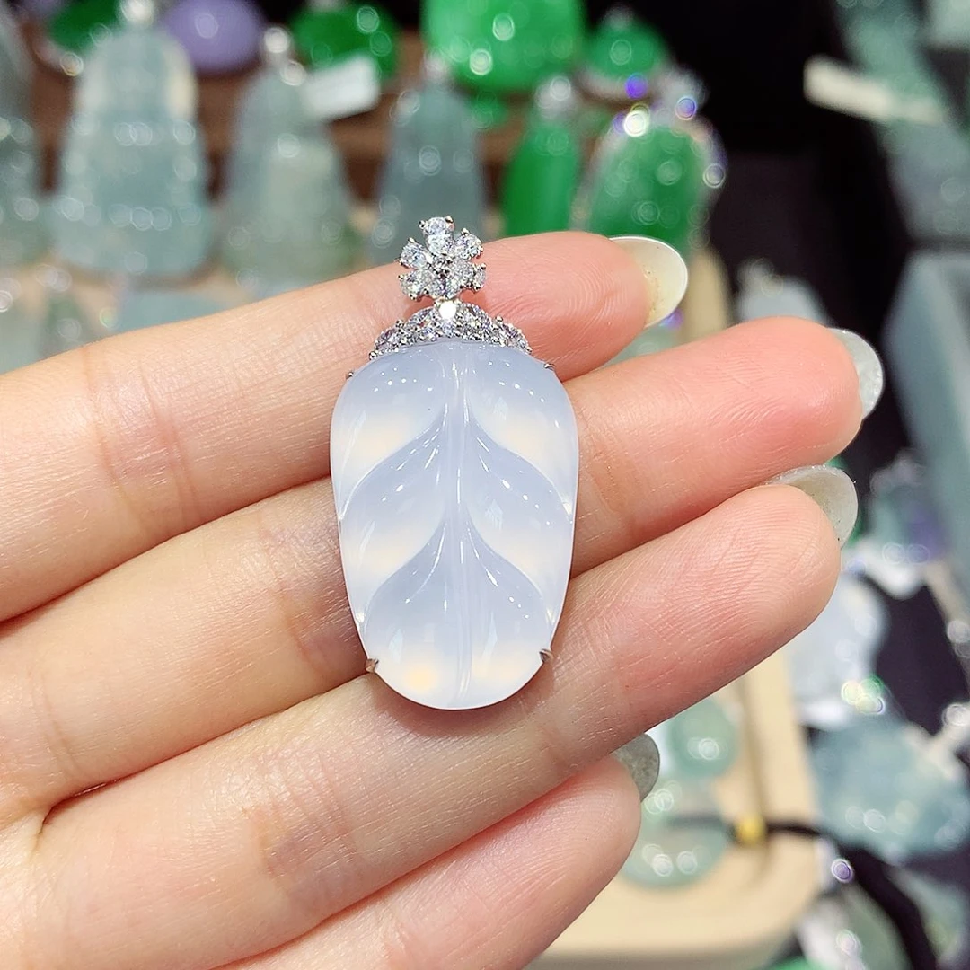 翡翠18K金镶嵌颈饰叶子