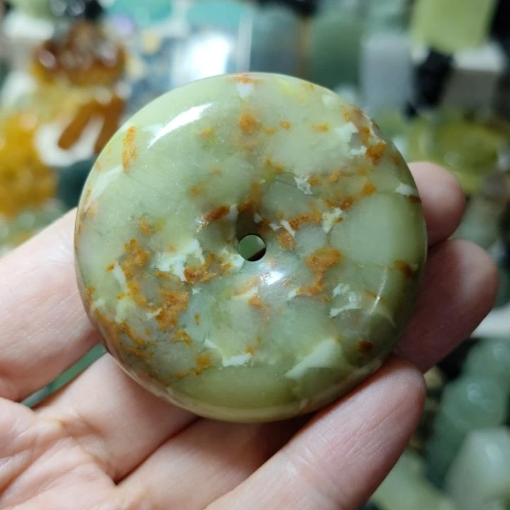 龙***)岫玉未镶嵌平安扣