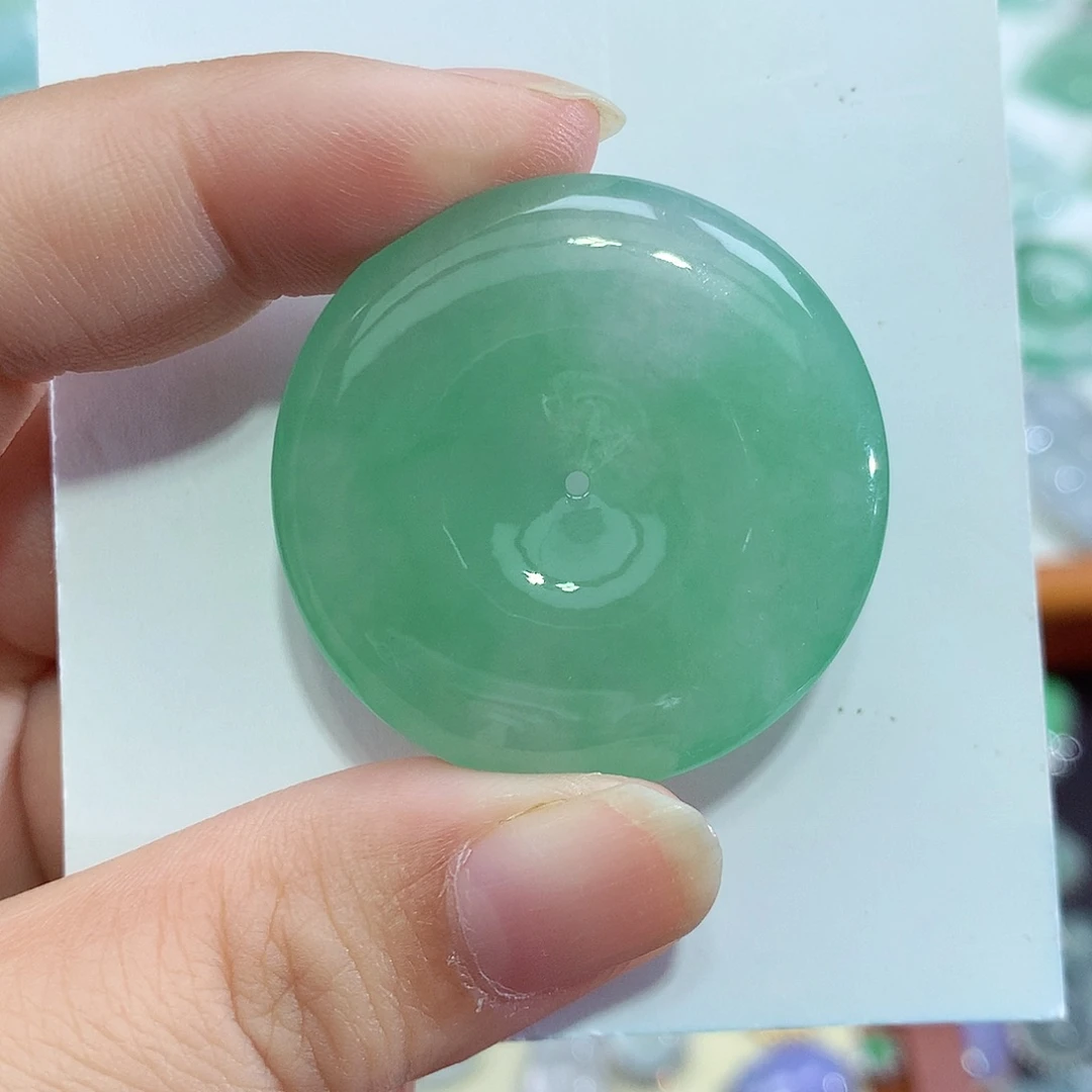 翡翠未镶嵌颈饰平安扣