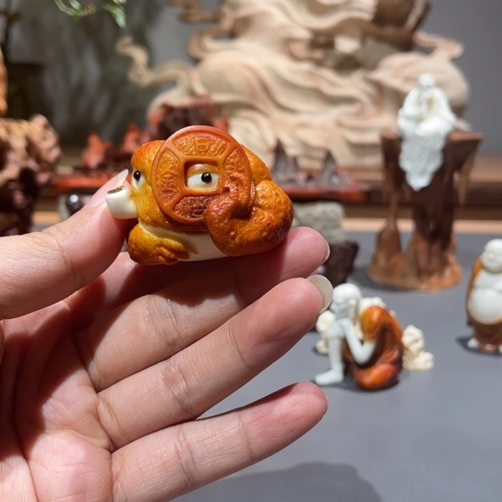 何***忆香榧木鹿角雕刻见钱眼开摆件