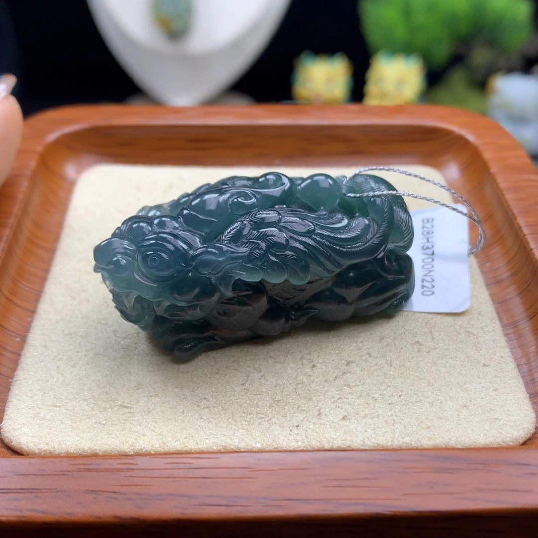 翡翠未镶嵌颈饰51