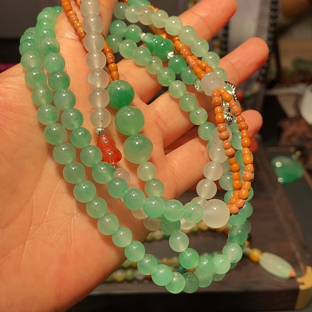 石英质玉（非洲翠）未镶嵌串