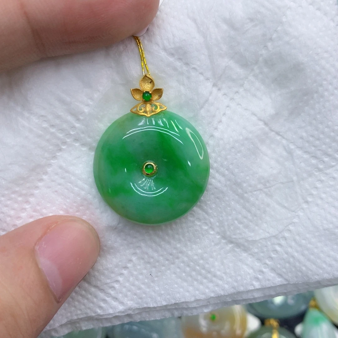 翡翠18K金镶嵌颈饰
