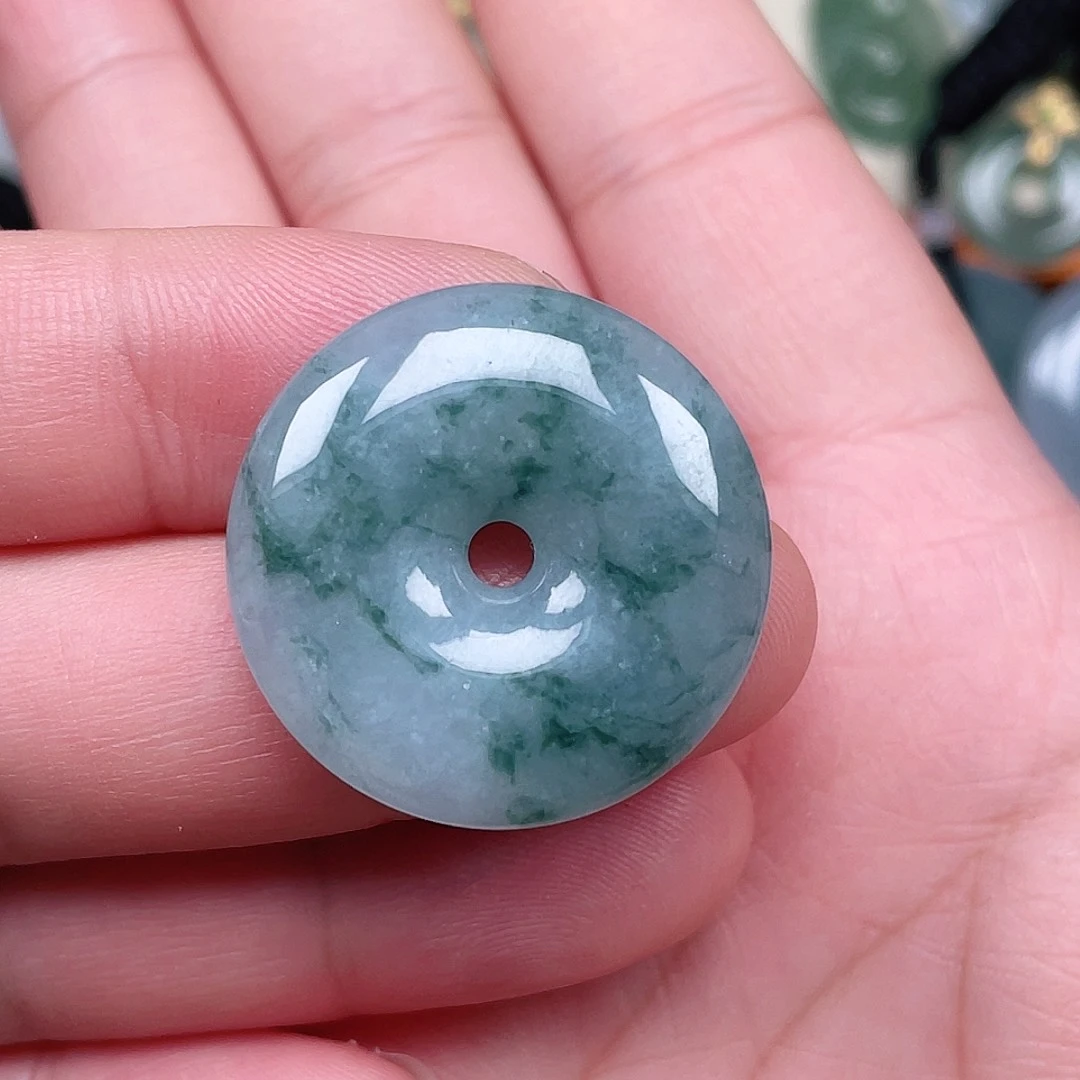 翡翠未镶嵌颈饰平安扣