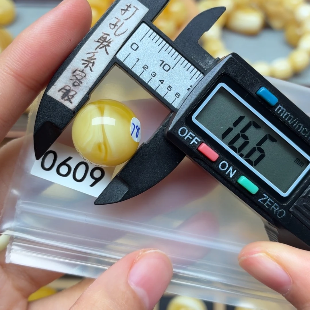 威***望蜜蜡未镶嵌裸石蜜蜡微瑕