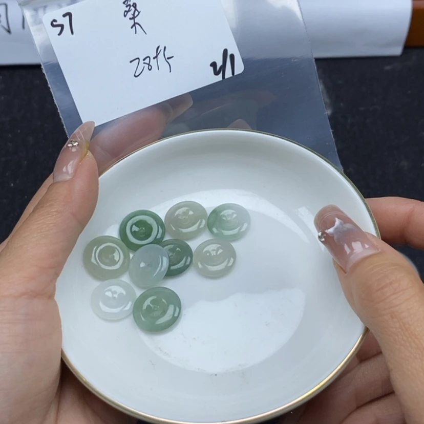 【闪购商品】翡翠颈饰未镶嵌桑*
