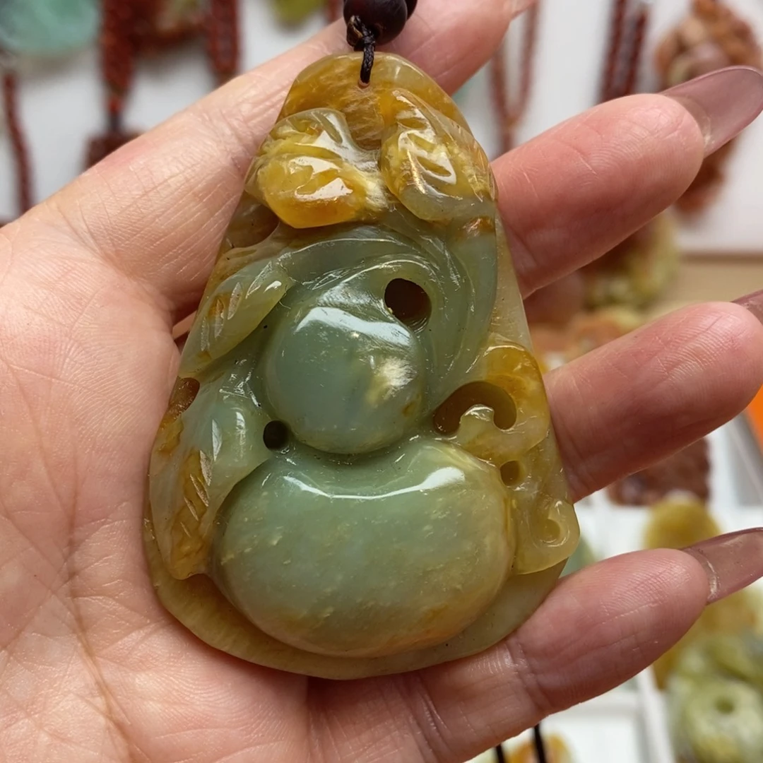蛇纹石玉未镶嵌颈饰