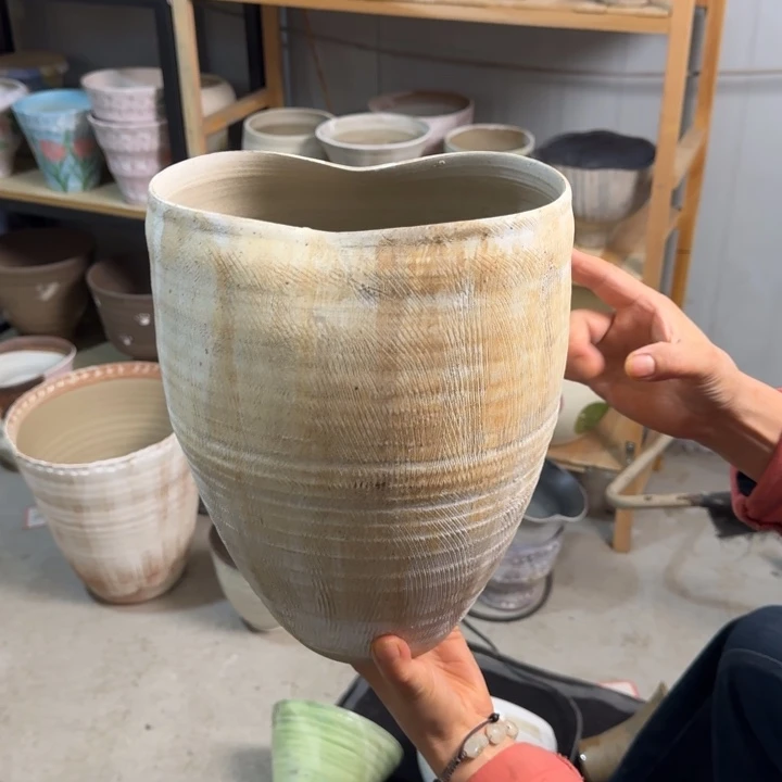 孟***～景德镇桌面陶瓷花盆