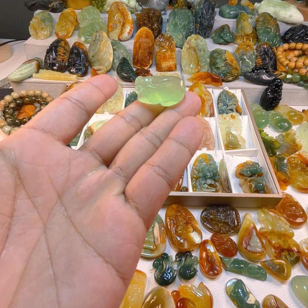 未镶嵌蛇纹石玉颈饰