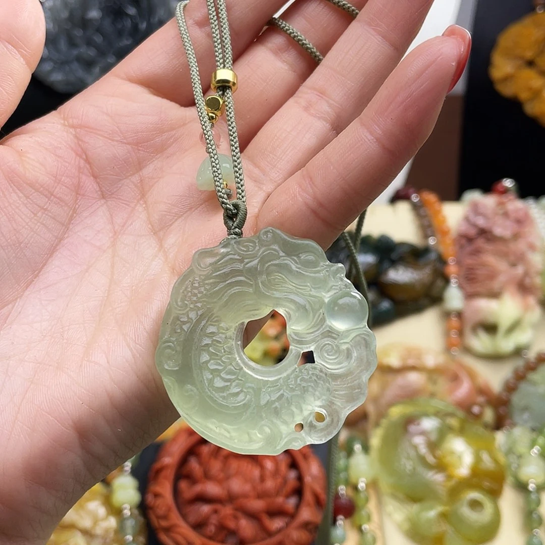 未镶嵌蛇纹石玉颈饰