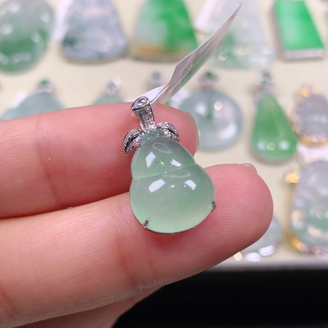 翡翠18K金镶嵌颈饰缅甸天然a货翡翠