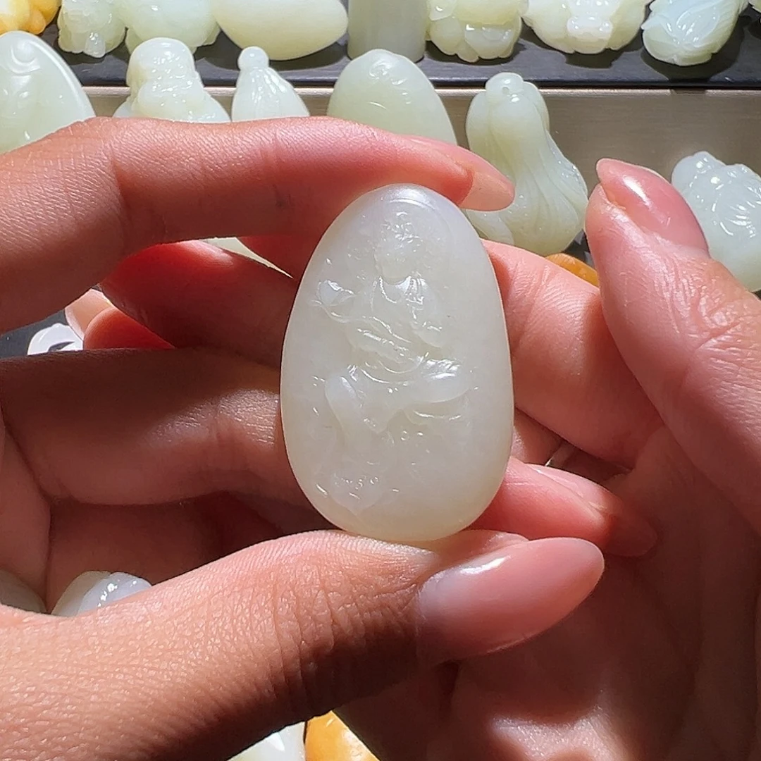 手***人和田玉未镶嵌颈饰