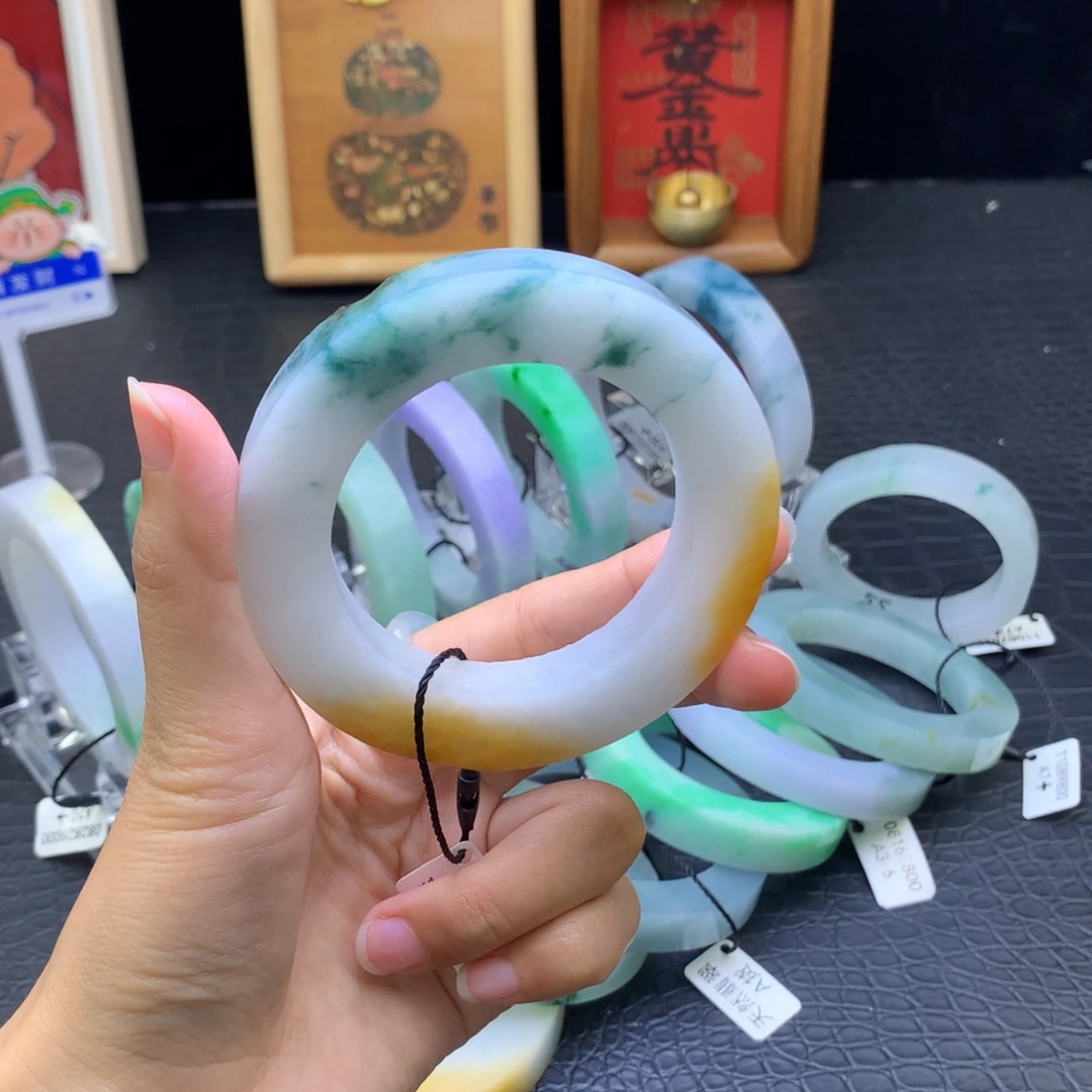 定制翡翠未镶嵌翡翠手镯