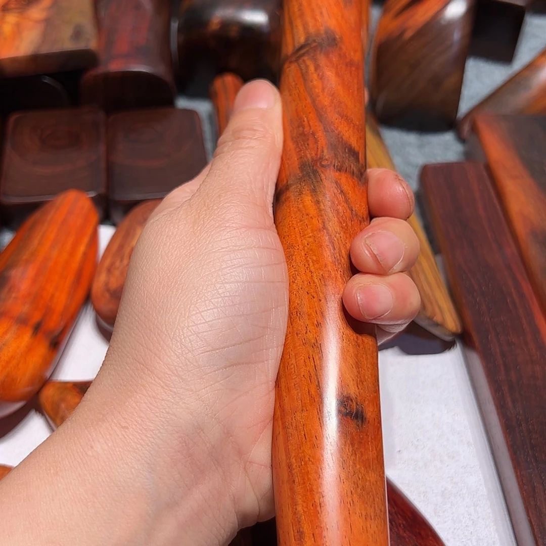 交趾黄檀（大红酸枝）鸿*