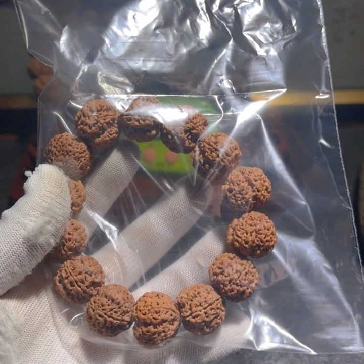 高***8吊坠金刚菩提房间里的打击了