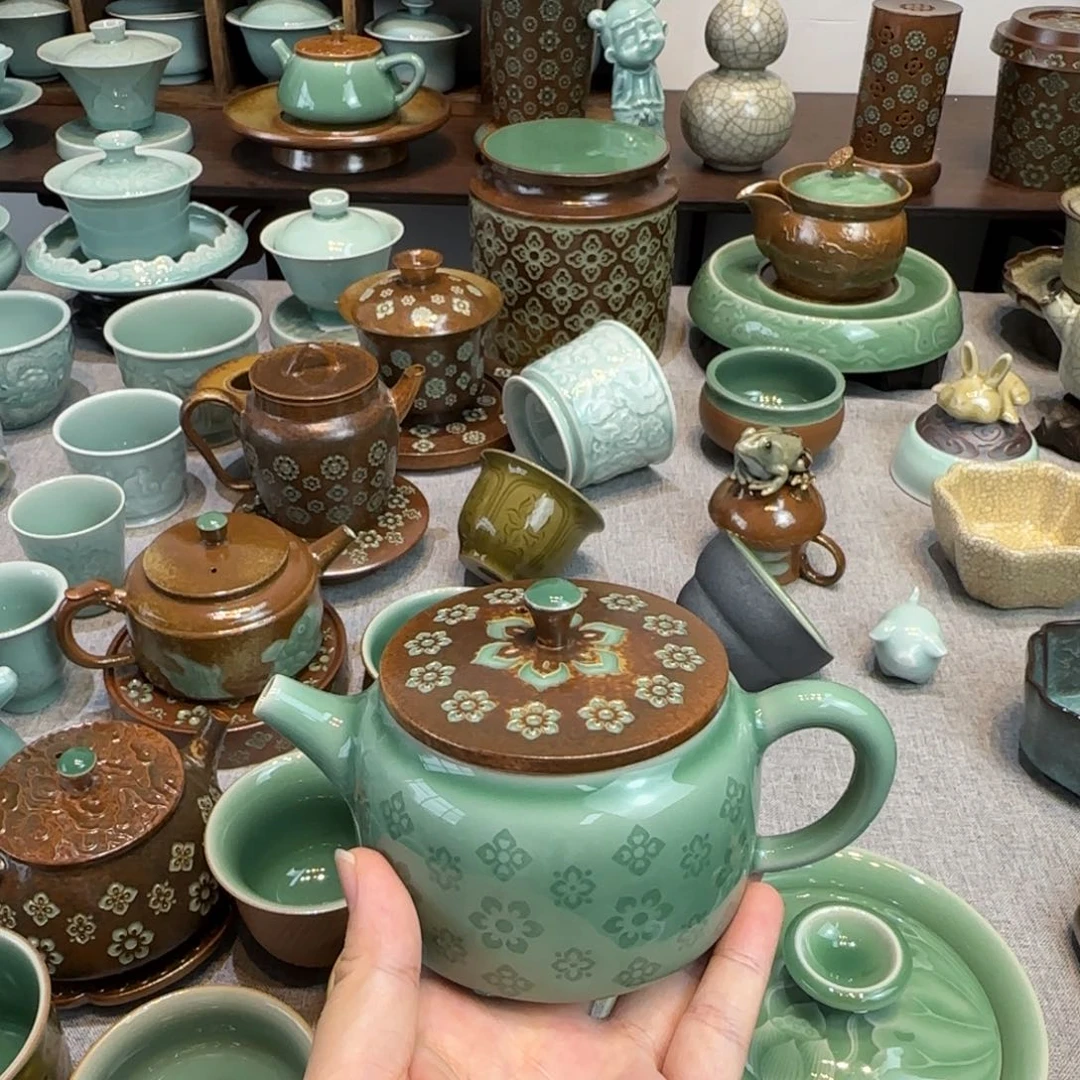 徒****球龙泉青瓷精品小壶