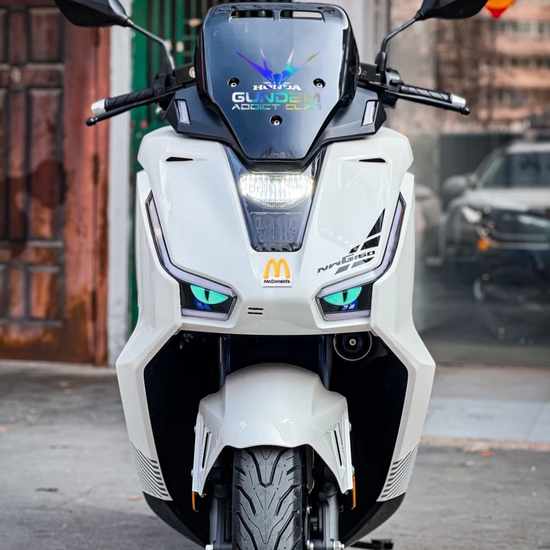 适用五羊本田NWG150夜光猫眼睛装饰贴纸摩托车头高达拉花改装配件