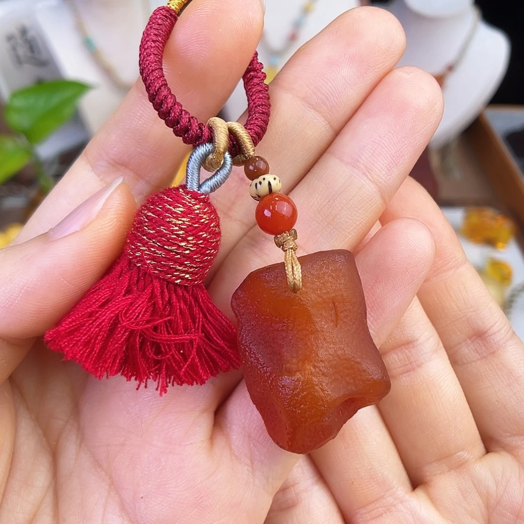 未镶嵌琥珀珠宝奇石