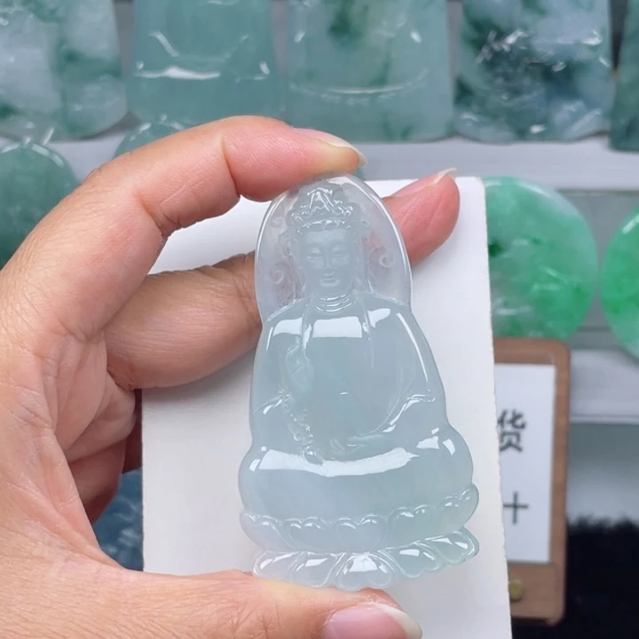 颈饰未镶嵌翡翠素衣观音