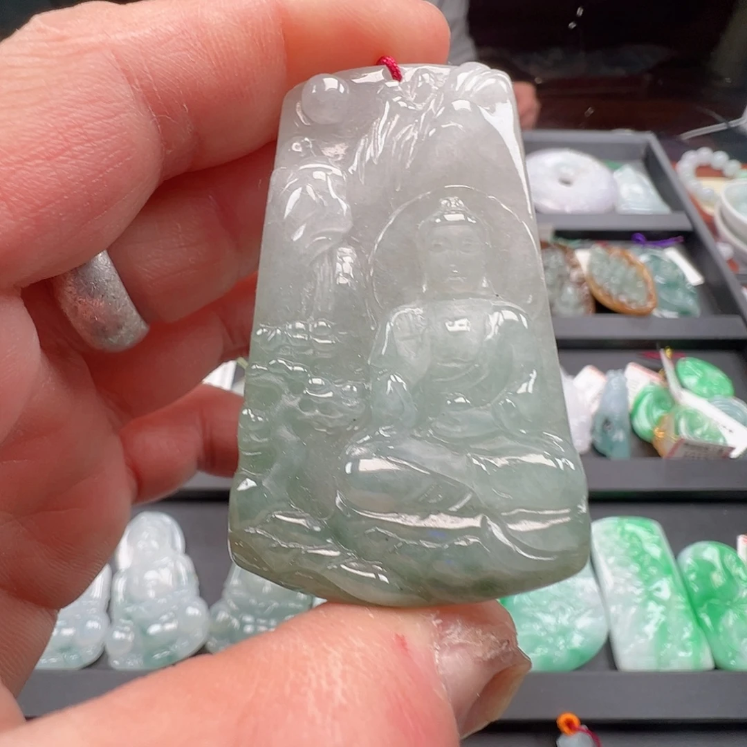 翡翠未镶嵌颈饰山水观音