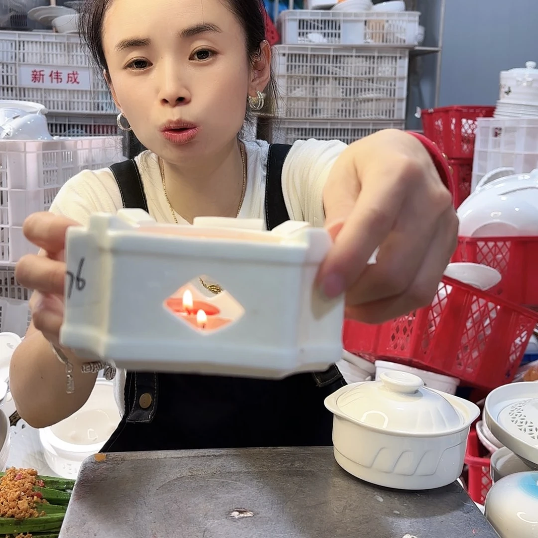 盘陌**花微瑕产品………四方炉一个