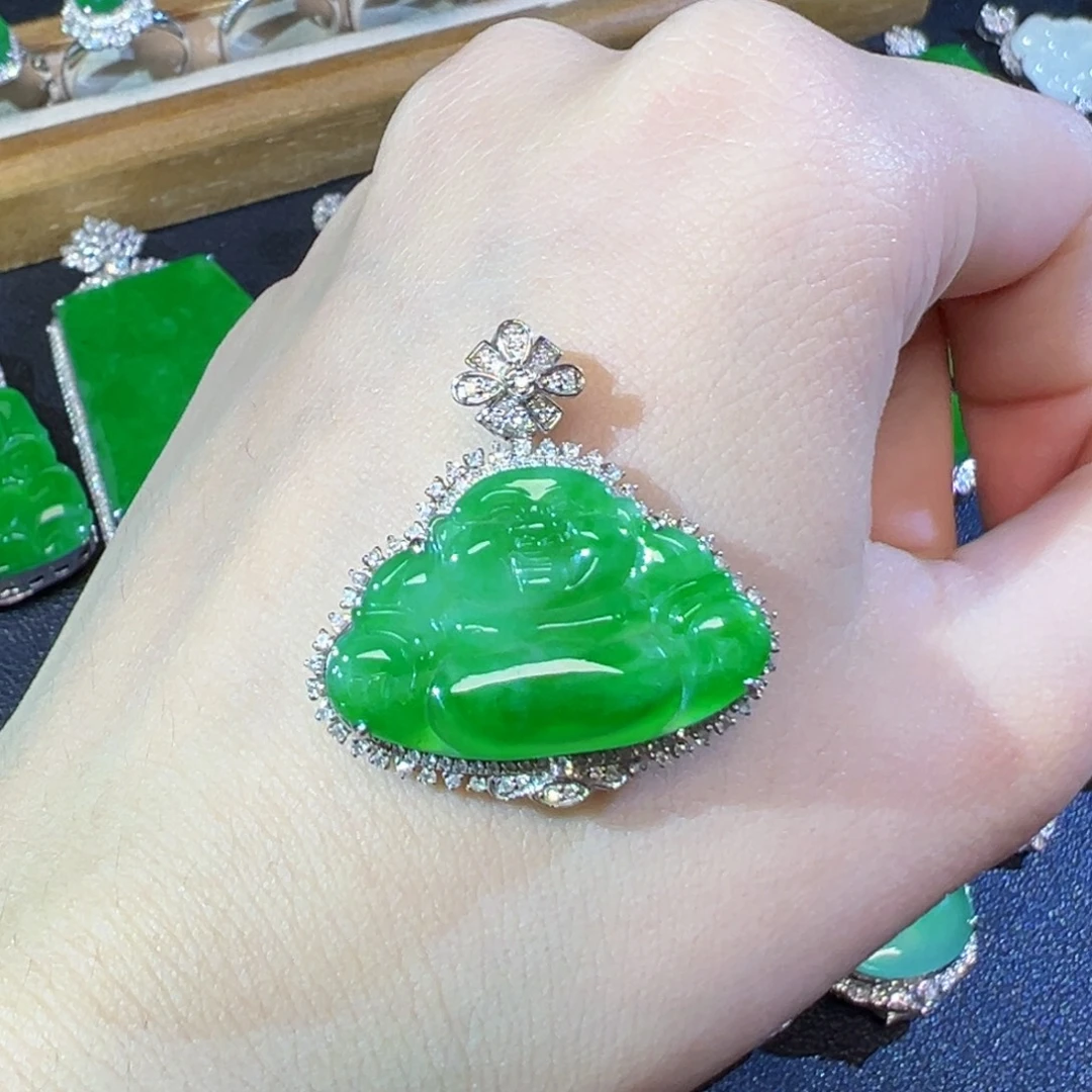 翡翠18K金镶嵌颈饰