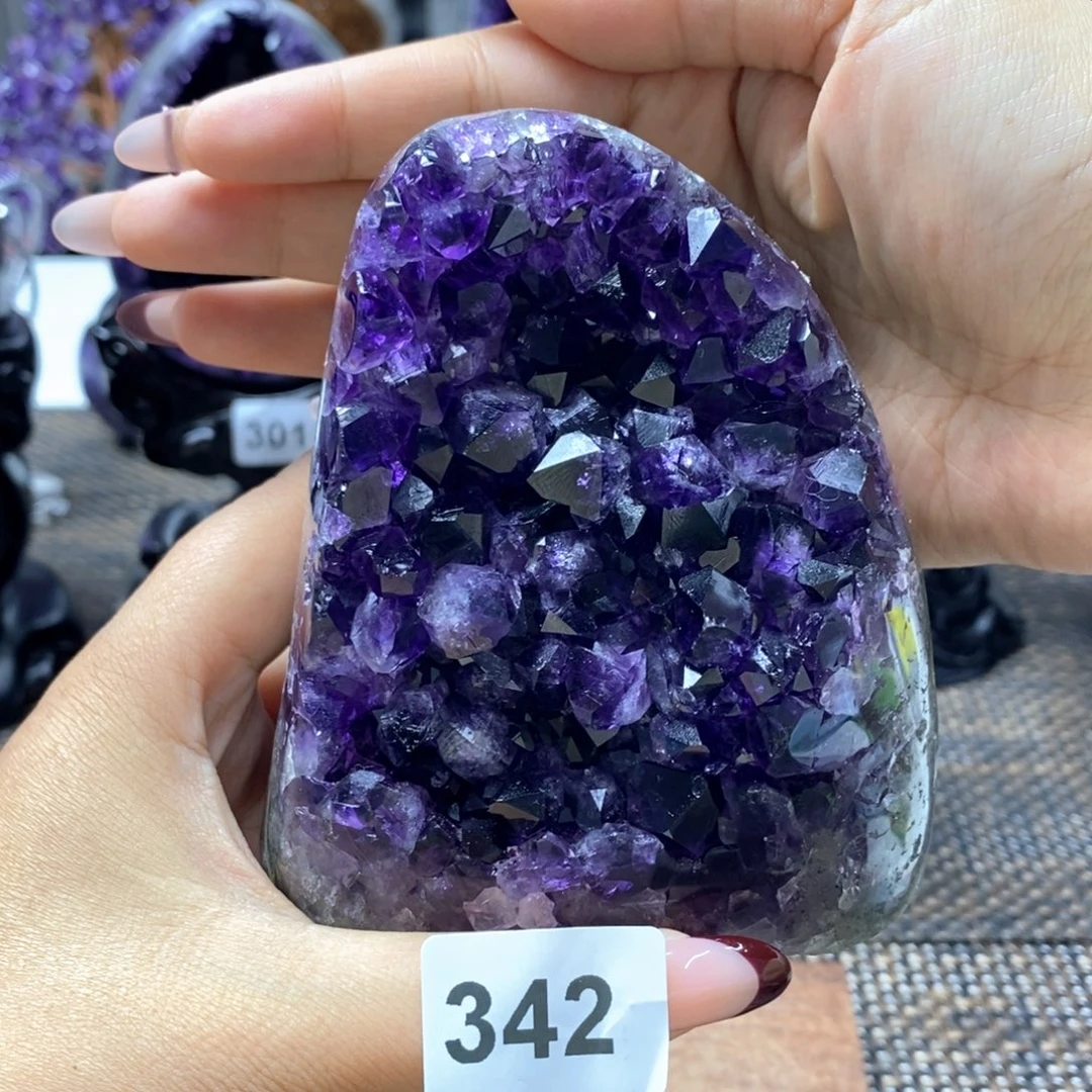 紫晶未镶嵌大型摆件（非配饰）