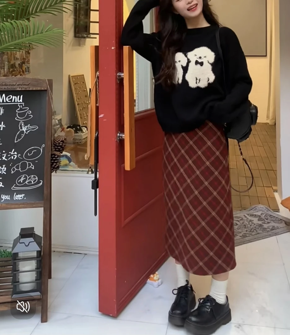 秋冬搭配一整套小狗黑色圆领甜美针织衫搭配毛呢格子半身裙套装