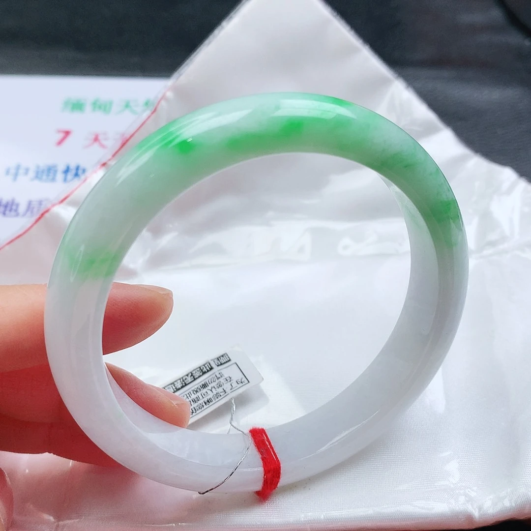 翡翠手镯未镶嵌天然翡翠手镯