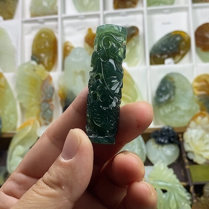 蛇纹石玉未镶嵌颈饰