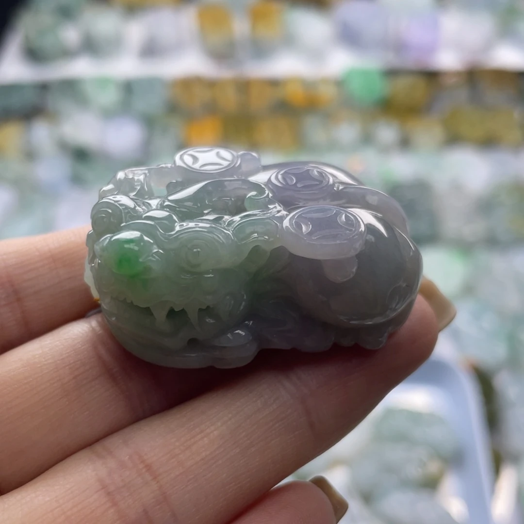 翡翠未镶嵌颈饰貔貅