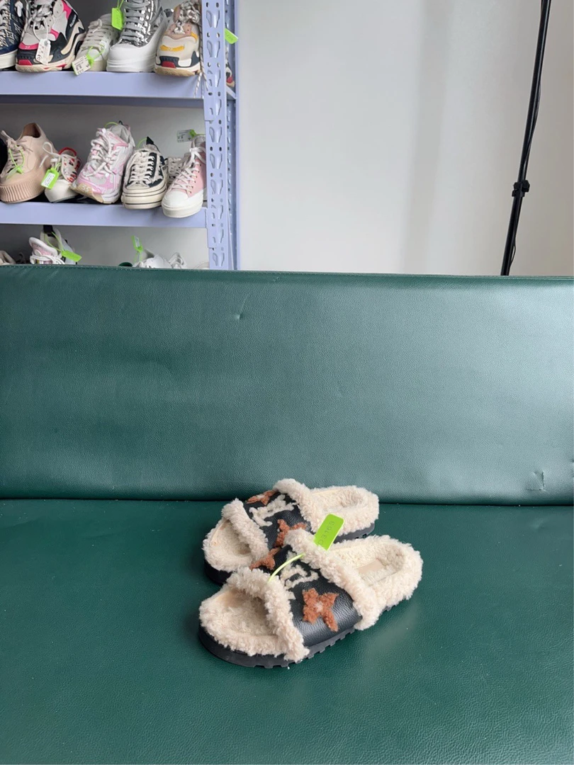 95新 LouisVuitton/路易威登  d三一六三 泰迪毛拖 36码