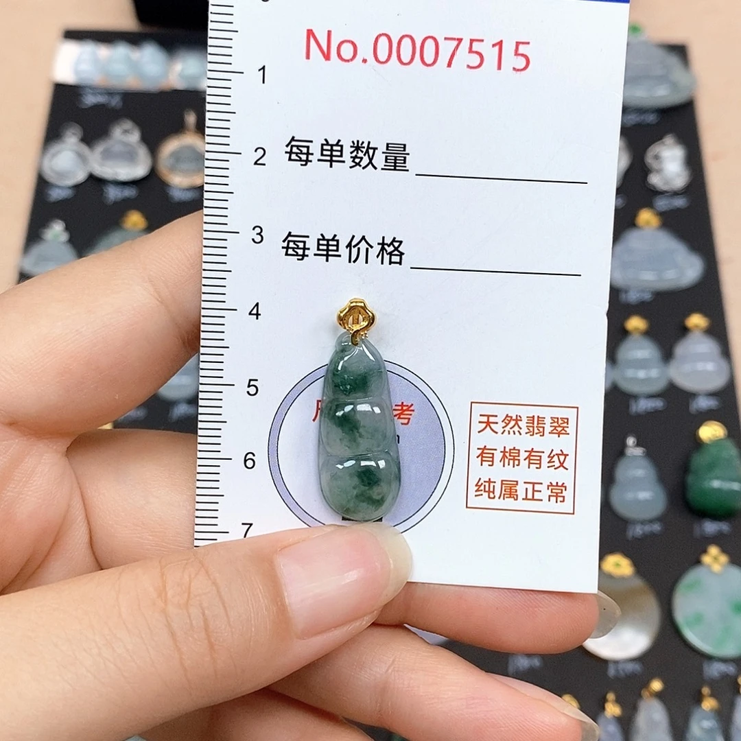 颈饰18K金镶嵌翡翠