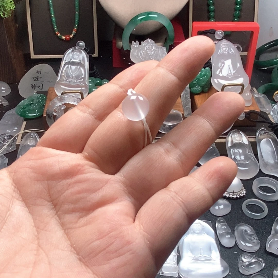 M***o颈饰未镶嵌石英质玉