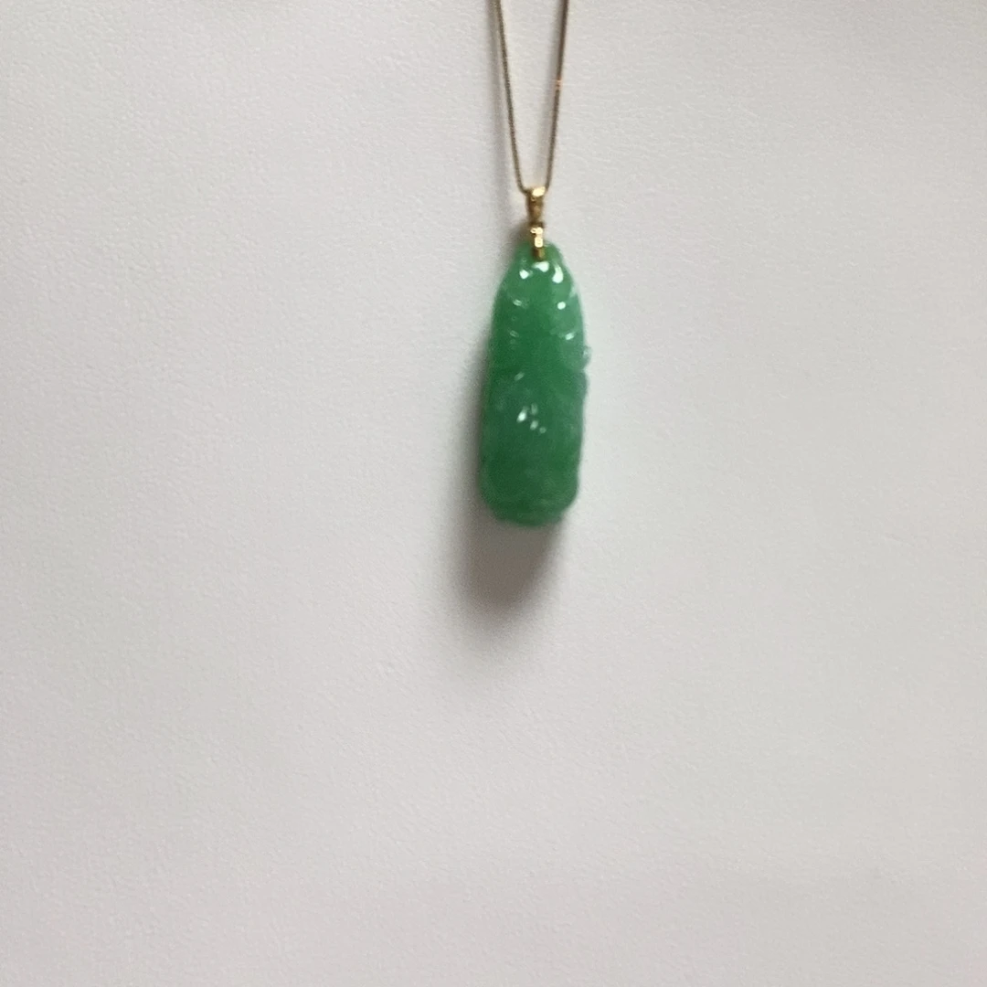 翡翠18K金镶嵌颈饰简单