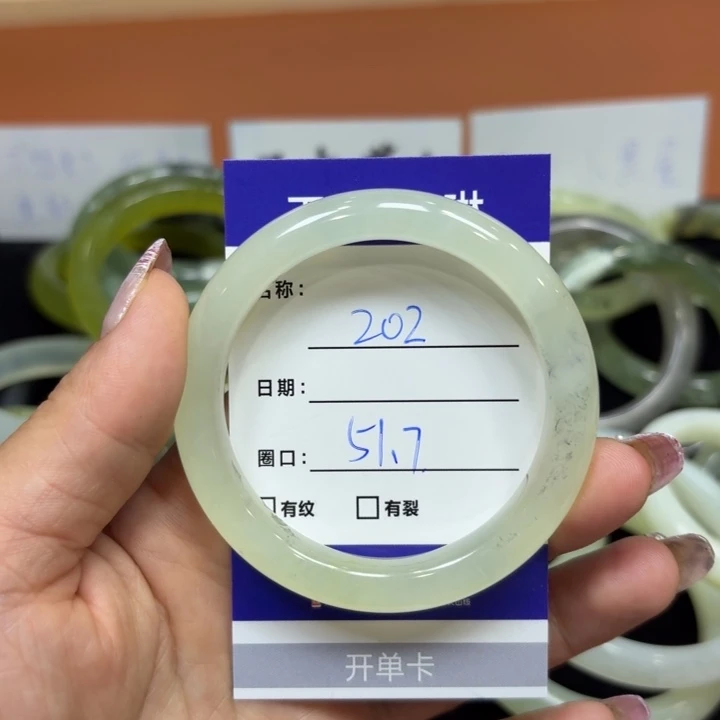 未镶嵌岫玉手镯天然