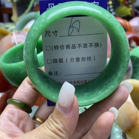 未镶嵌手镯石英质玉