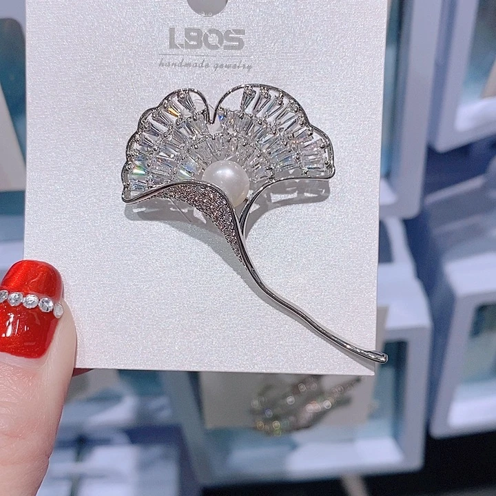 锆石铜合金银杏叶胸针