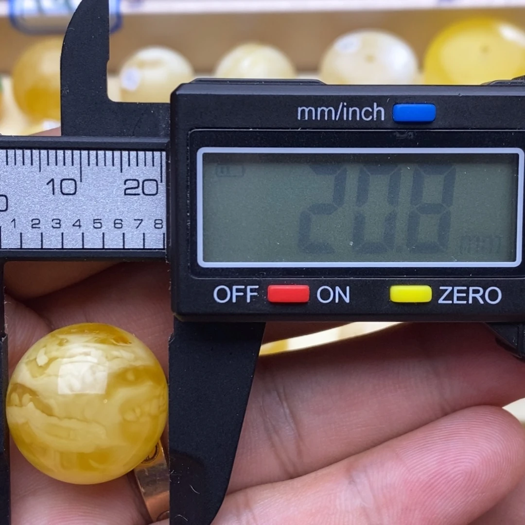 未镶嵌蜜蜡裸石20.8微瑕圆珠默认直发