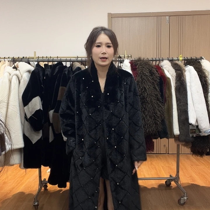 10号皮毛一体外套女短款
