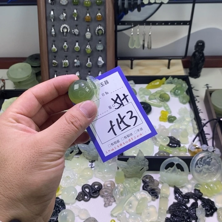 蛇纹石玉颈饰未镶嵌樾*