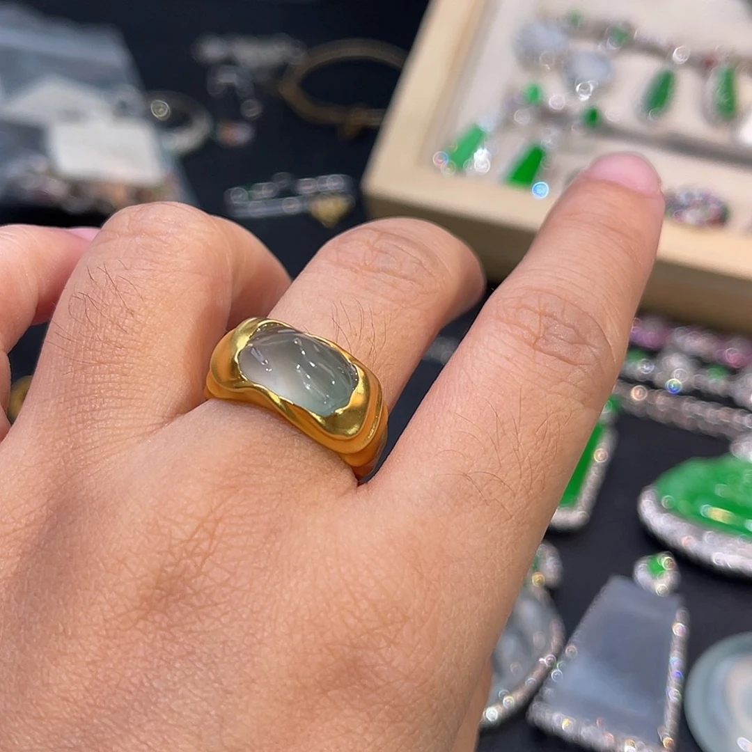 18K金镶嵌戒指翡翠大山