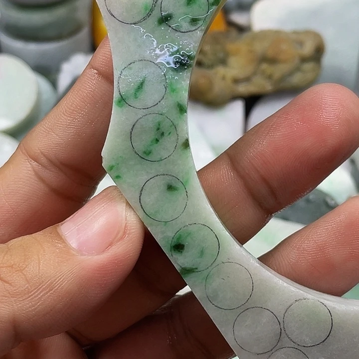 青***写翡翠未镶嵌颈饰天然翡翠
