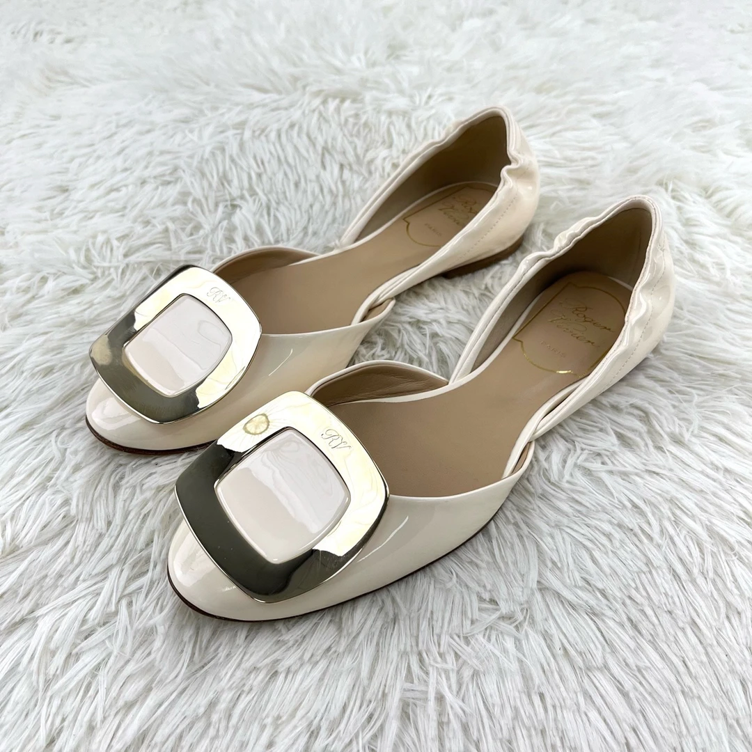 未使用 Roger Vivier/罗杰·维威耶 方扣奶白色漆皮平底鞋34码全新