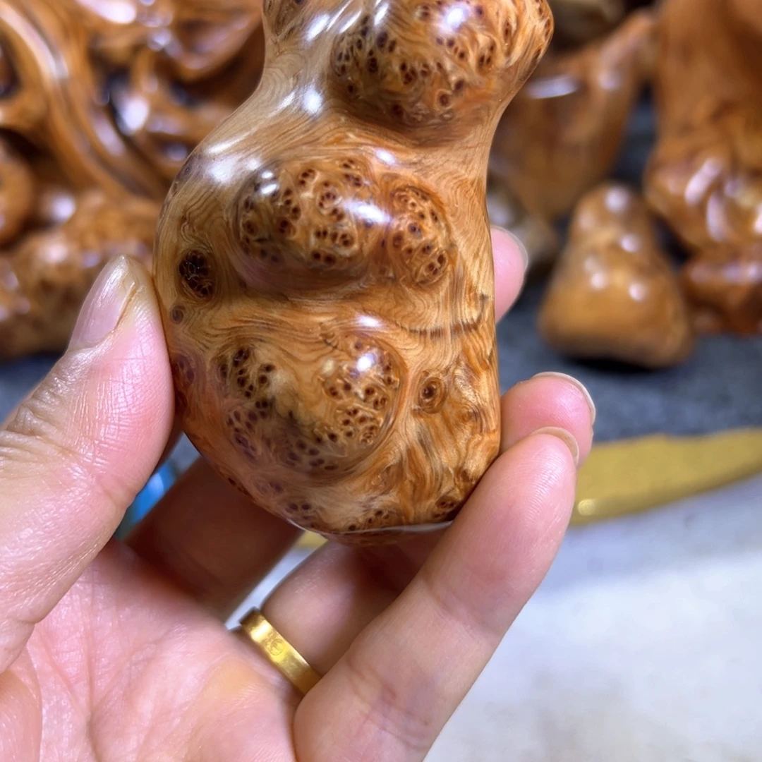 大***哥柏木（崖柏）随行摆件手把件