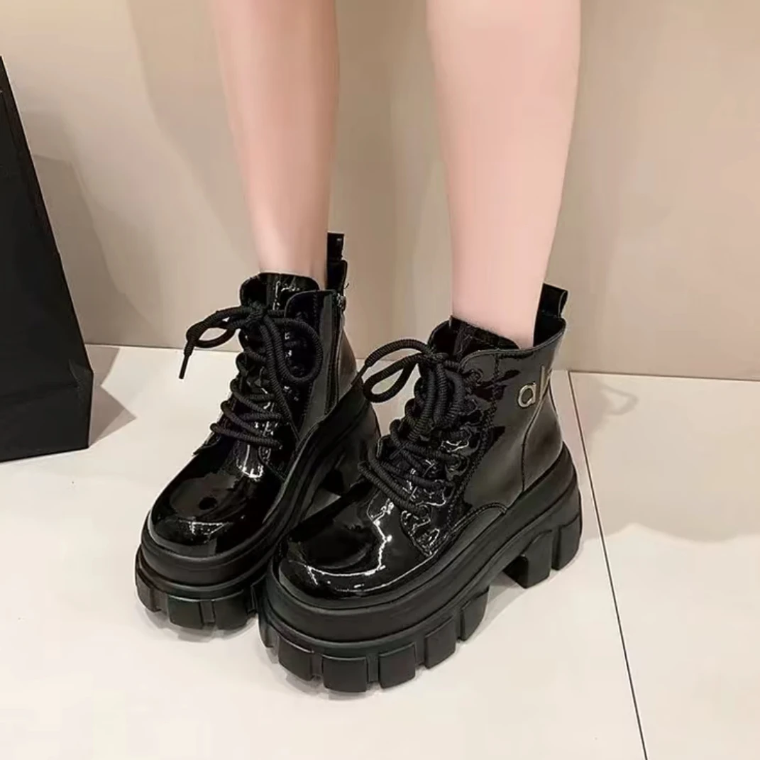 八公分松糕厚底亮面马丁靴休闲靴子冬季时尚潮流显高显瘦百搭女款