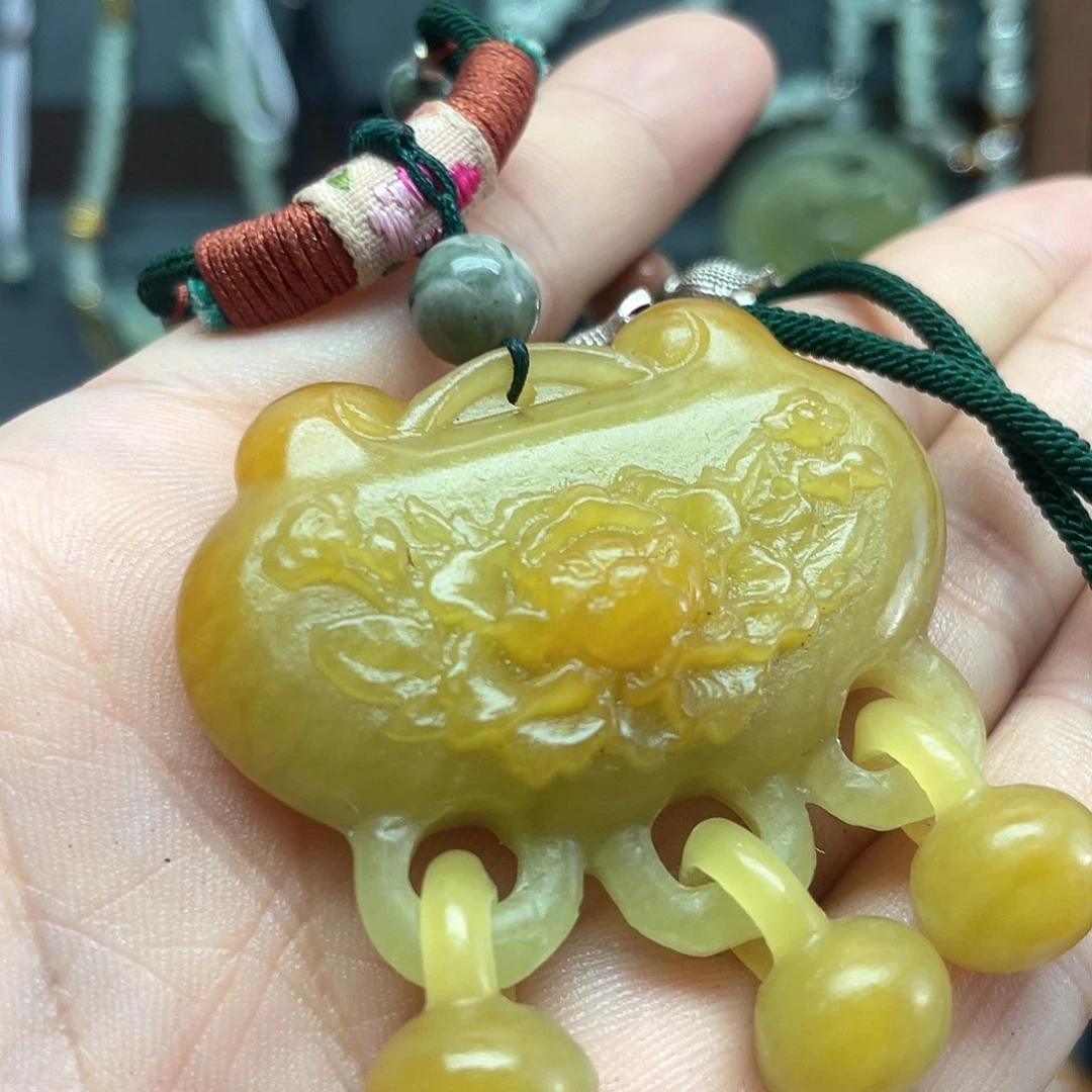 未镶嵌蛇纹石玉颈饰