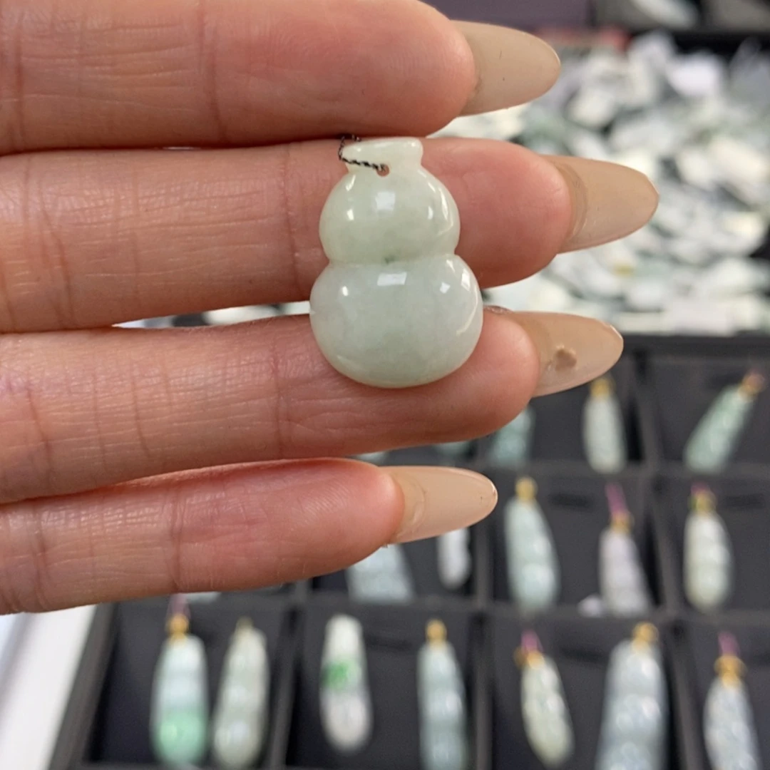 翡翠颈饰未镶嵌葫芦